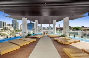 Top Floor Luxury Apartment Rooftop Pool CBD