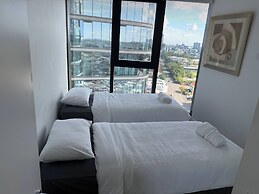 Top Floor Luxury Apartment Rooftop Pool CBD