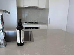 Top Floor Luxury Apartment Rooftop Pool CBD
