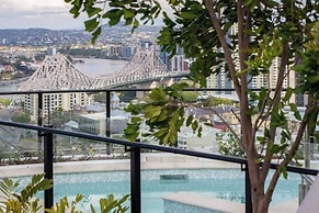 Top Floor Luxury Apartment Rooftop Pool CBD