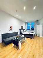 Lovely 4BR Apt Near Kaufpark Alterlaa
