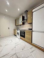 Lovely 4BR Apt Near Kaufpark Alterlaa
