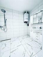 Lovely 4BR Apt Near Kaufpark Alterlaa