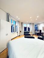 Lovely 4BR Apt Near Kaufpark Alterlaa