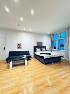 Lovely 4BR Apt Near Kaufpark Alterlaa