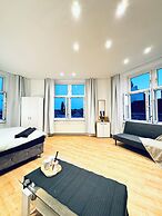 Lovely 4BR Apt Near Kaufpark Alterlaa