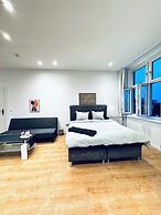 Lovely 4BR Apt Near Kaufpark Alterlaa