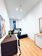 Lovely 4BR Apt Near Kaufpark Alterlaa