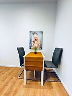 Lovely 4BR Apt Near Kaufpark Alterlaa