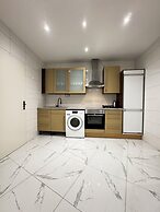 Lovely 4BR Apt Near Kaufpark Alterlaa