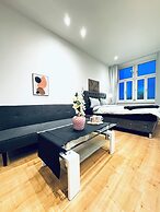 Lovely 4BR Apt Near Kaufpark Alterlaa