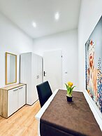 Lovely 4BR Apt Near Kaufpark Alterlaa