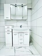 Lovely 4BR Apt Near Kaufpark Alterlaa