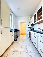 Cozy 3BR Apt Near Kaufpark Alterlaa