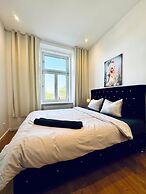 Cozy 3BR Apt Near Kaufpark Alterlaa