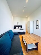 Cozy 3BR Apt Near Kaufpark Alterlaa