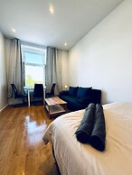 Cozy 3BR Apt Near Kaufpark Alterlaa