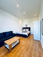 Cozy 3BR Apt Near Kaufpark Alterlaa