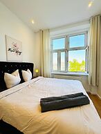 Cozy 3BR Apt Near Kaufpark Alterlaa