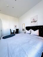 Cozy 3BR Apt Near Kaufpark Alterlaa