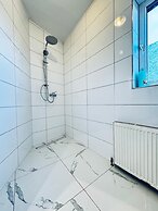 Cozy 3BR Apt Near Kaufpark Alterlaa