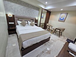 THE EIFFEL HOTEL & BANQUET