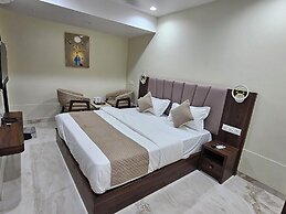 THE EIFFEL HOTEL & BANQUET