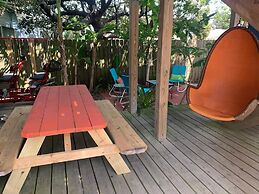 2521 ALOHA King Bed with Sleeper Sofa