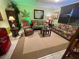 2521 ALOHA King Bed with Sleeper Sofa