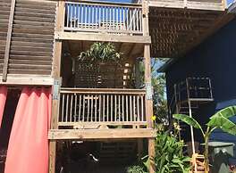 2521 ALOHA King Bed with Sleeper Sofa