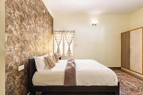 Cedar Wood Villa by Redolive