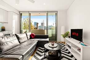 Central Modern 1 Bedroom With Air-con Balcony