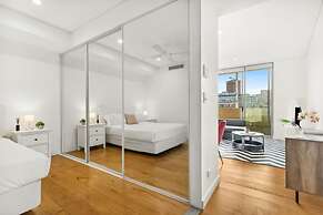 Central Modern 1 Bedroom With Air-con Balcony