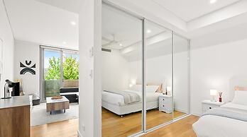 Central Stylish 1 Bedroom With Balcony and Air-con