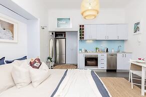 Cozy Beachfront Studio With Aircon