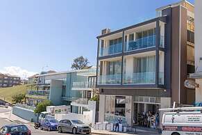 Bright Beachfront Studio With Terrace Aircon