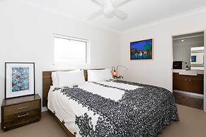 Ocean View Luxury 3 Bedroom Home With Balcony