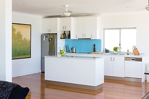 Ocean View Luxury 3 Bedroom Home With Balcony