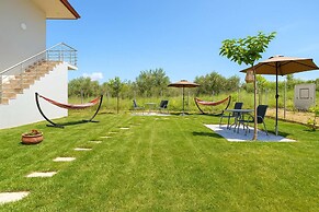 Aigli Garden Getaway, Steps From Vrasna Beach