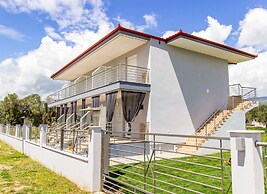 Aigli Garden Getaway, Steps From Vrasna Beach