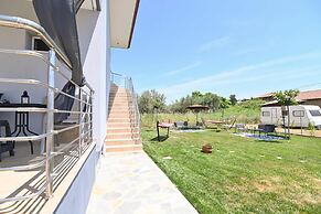 Aigli Garden Getaway, Steps From Vrasna Beach