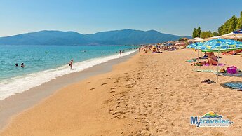 Aigli Garden Getaway, Steps From Vrasna Beach