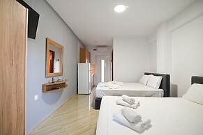 Aigli Garden Getaway, Steps From Vrasna Beach