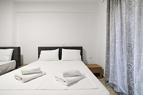 Aigli Garden Getaway, Steps From Vrasna Beach