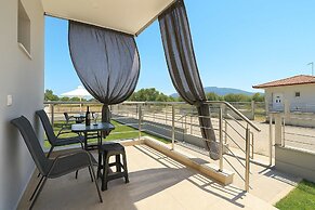 Aigli Garden Getaway, Steps From Vrasna Beach