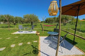 Aigli Garden Getaway, Steps From Vrasna Beach