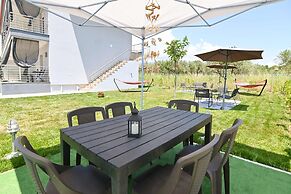 Aigli Garden Getaway, Steps From Vrasna Beach