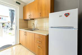 Aigli Garden Getaway, Steps From Vrasna Beach