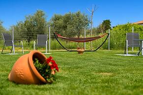 Aigli Garden Getaway, Steps From Vrasna Beach