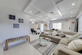 3 Mi to Beach & Boardwalk: Hollywood Spa House